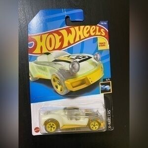 Hot Wheels X-Raycer LIGHNIN’ BUG Glow in the Dark